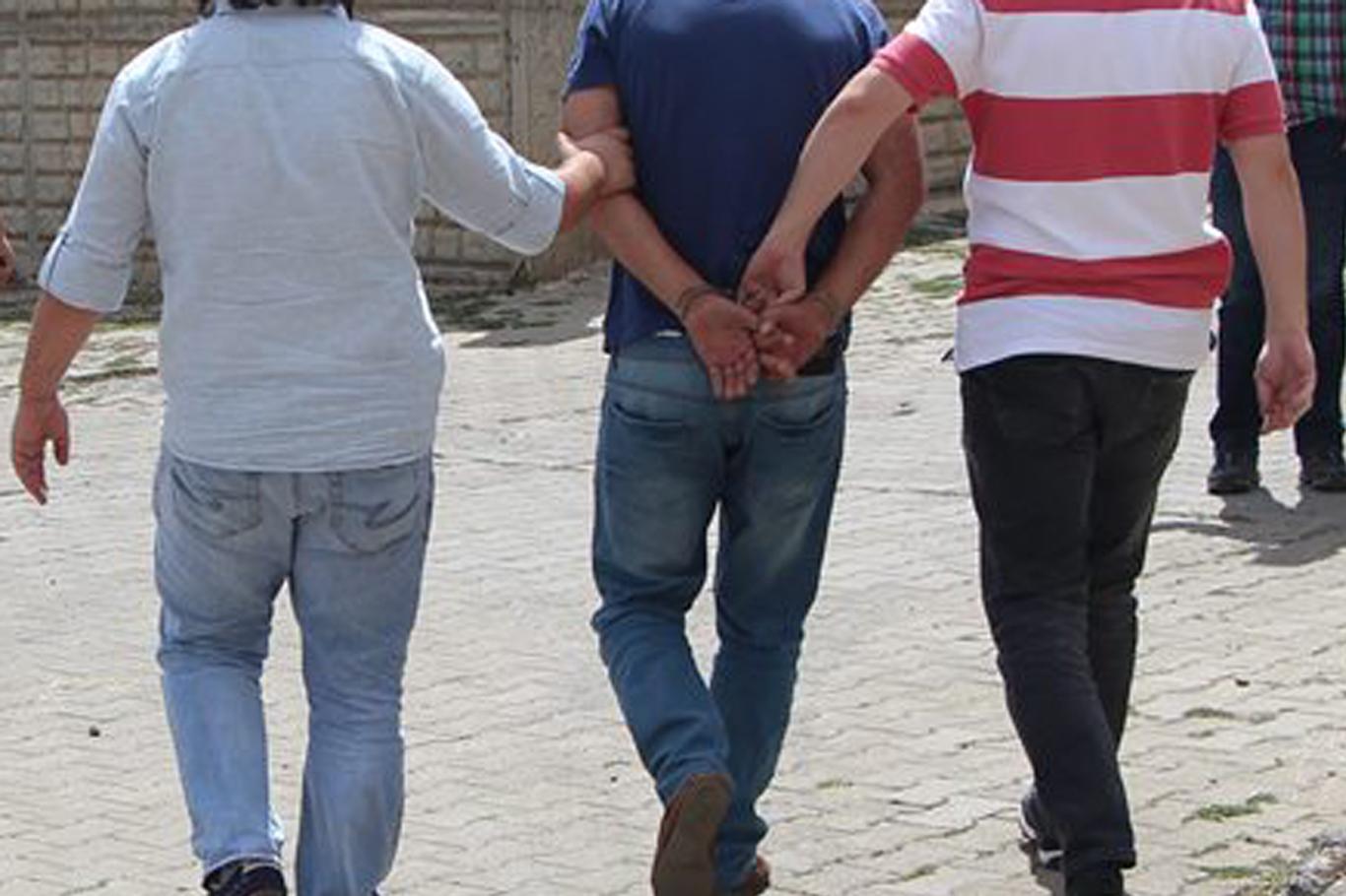 Cinsel istismarda bulunduğu iddia edilen öğretmen tutuklandı Cinsel istismarda bulunduğu iddia edilen öğretmen tutuklandı